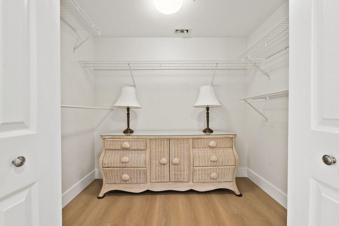 В аренду: $4,000 (3 спален, 3 ванн, 2387 Квадратных фут)