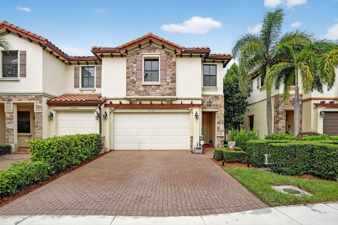 Recently Sold: $555,000 (4 beds, 3 baths, 1892 Square Feet)