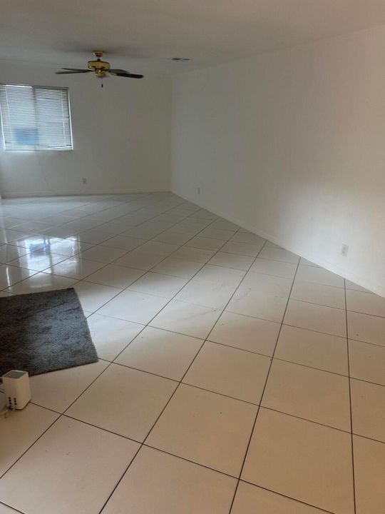 En Venta: $365,000 (3 camas, 2 baños, 1180 Pies cuadrados)