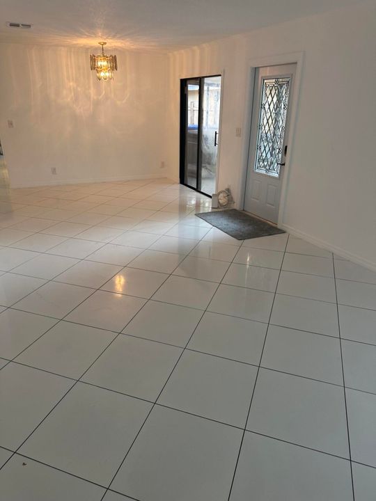 En Venta: $365,000 (3 camas, 2 baños, 1180 Pies cuadrados)