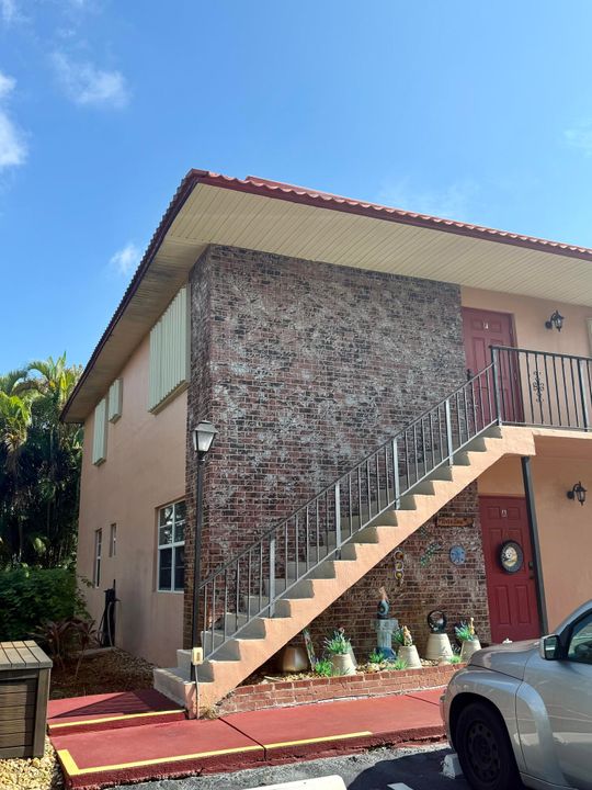 待售: $130,000 (2 贝兹, 2 浴室, 894 平方英尺)