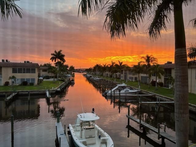 Recently Rented: $1,800 (2 beds, 2 baths, 820 Square Feet)