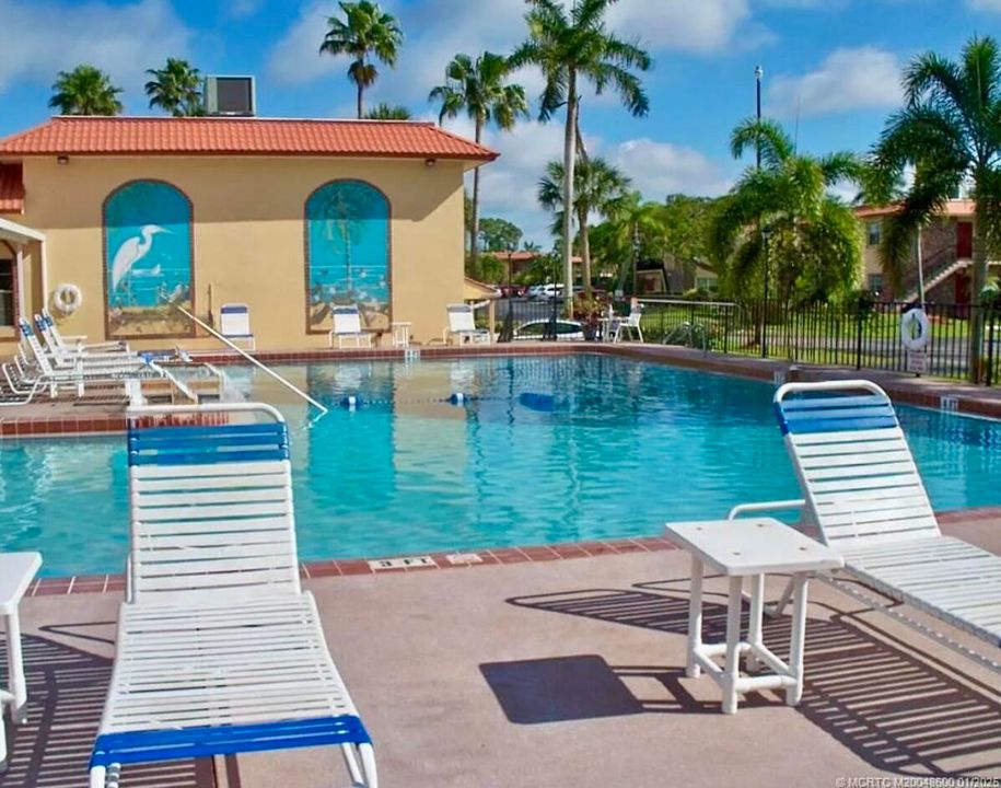 待售: $130,000 (2 贝兹, 2 浴室, 894 平方英尺)