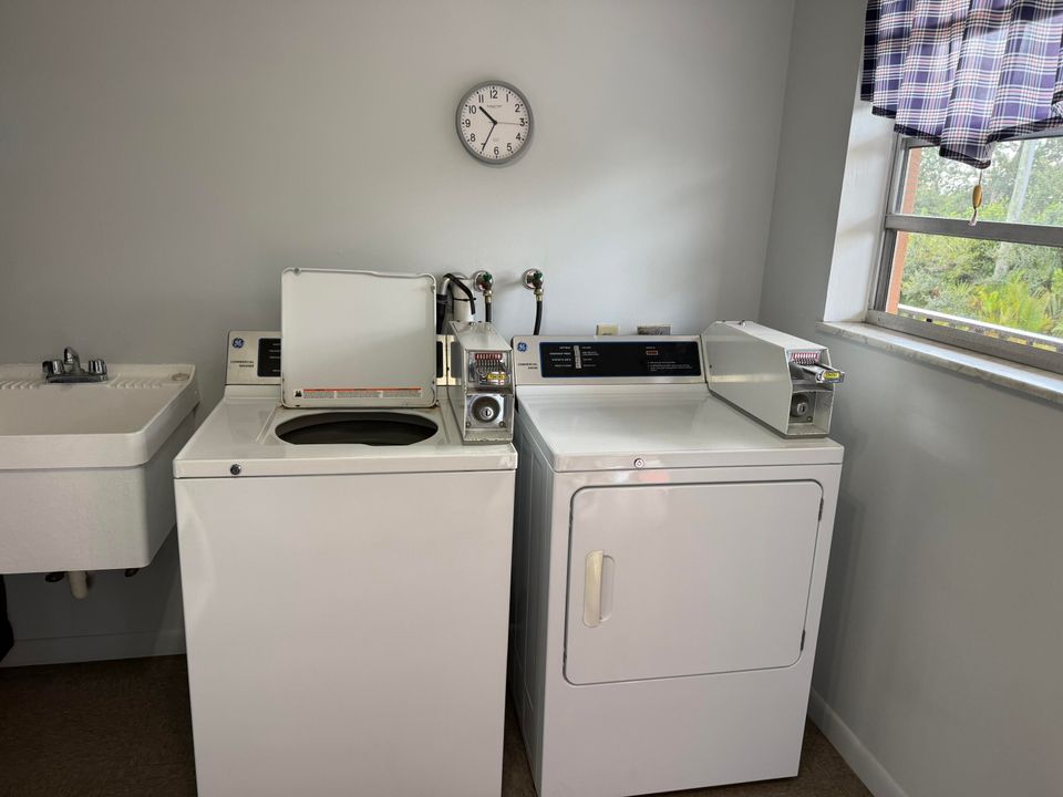 待售: $130,000 (2 贝兹, 2 浴室, 894 平方英尺)