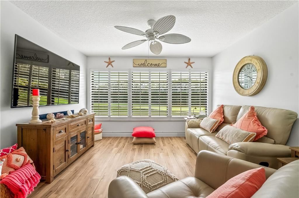 Active With Contract: $249,900 (2 beds, 2 baths, 1188 Square Feet)