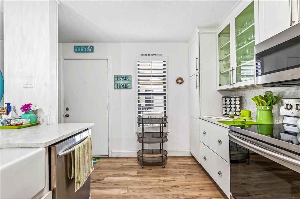 Active With Contract: $249,900 (2 beds, 2 baths, 1188 Square Feet)