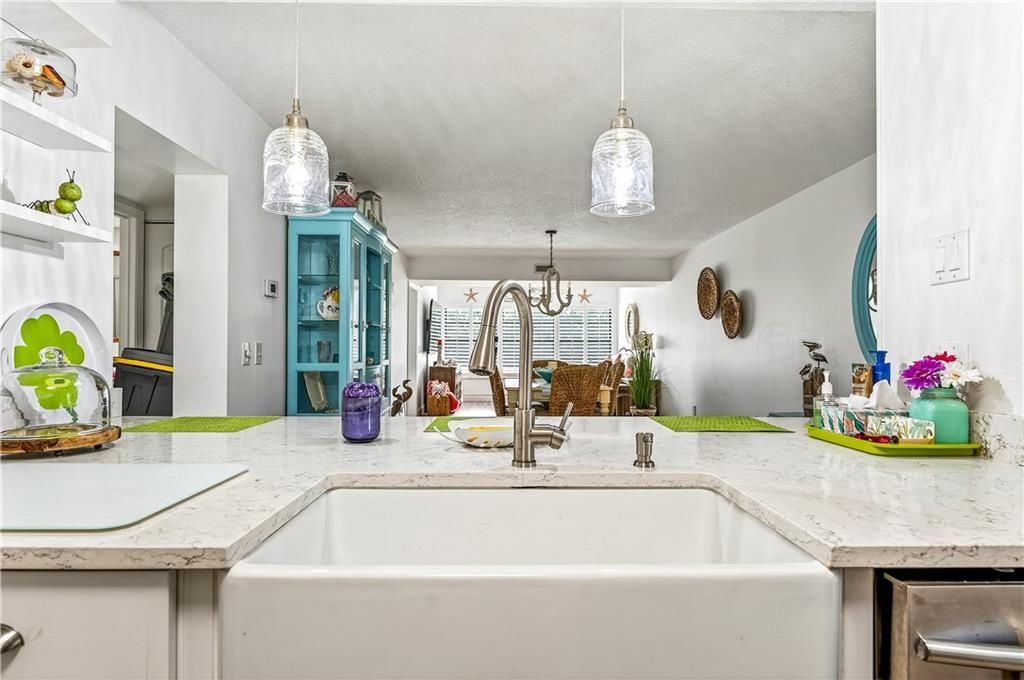 Active With Contract: $249,900 (2 beds, 2 baths, 1188 Square Feet)