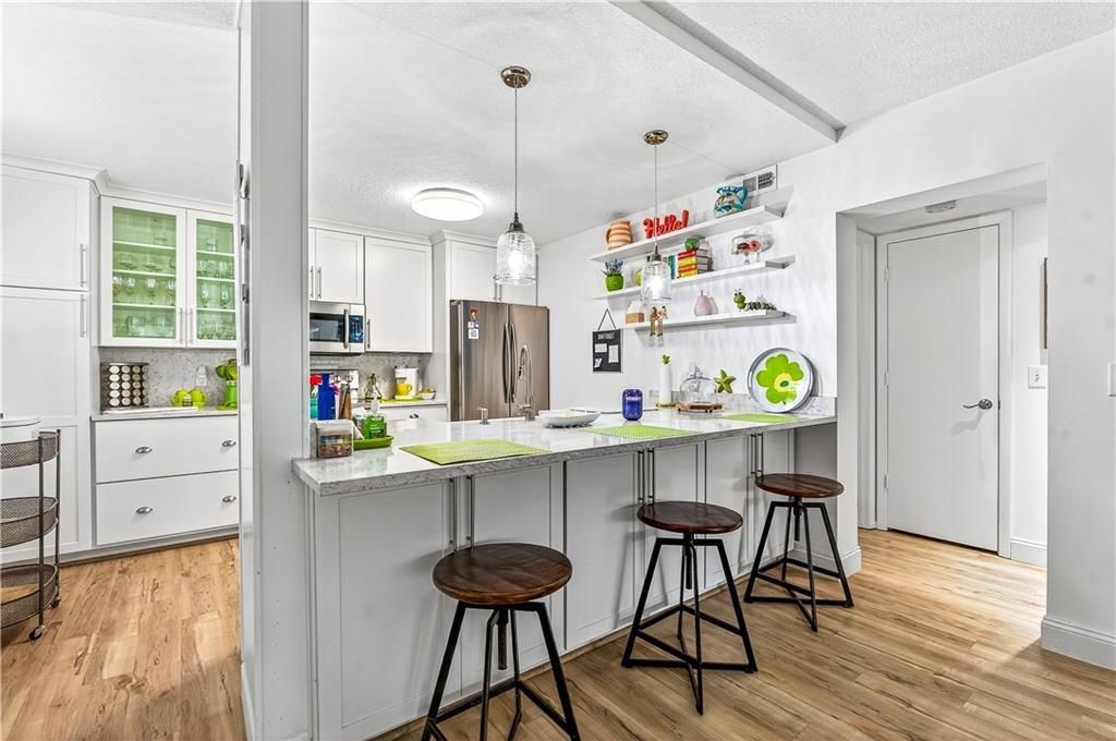 Active With Contract: $249,900 (2 beds, 2 baths, 1188 Square Feet)