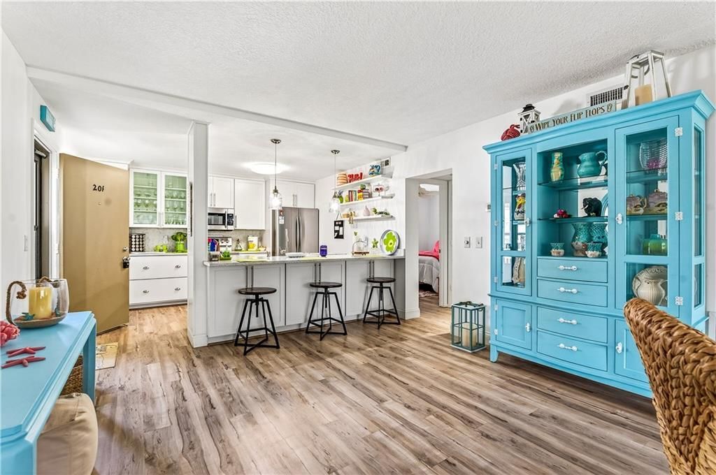 Active With Contract: $249,900 (2 beds, 2 baths, 1188 Square Feet)