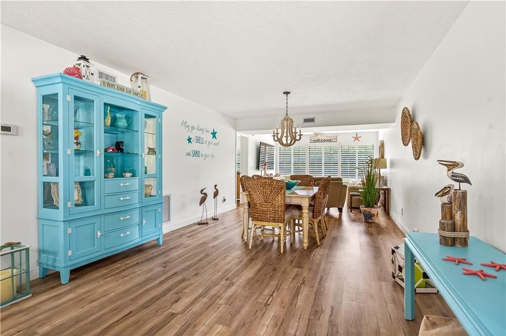 Active With Contract: $249,900 (2 beds, 2 baths, 1188 Square Feet)