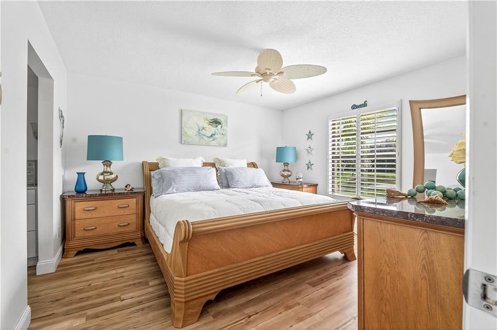 Active With Contract: $249,900 (2 beds, 2 baths, 1188 Square Feet)