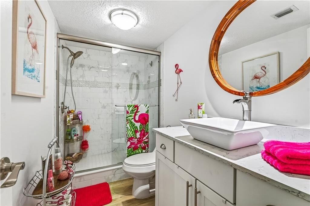 Active With Contract: $249,900 (2 beds, 2 baths, 1188 Square Feet)