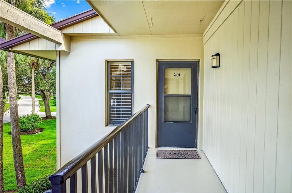 Active With Contract: $249,900 (2 beds, 2 baths, 1188 Square Feet)