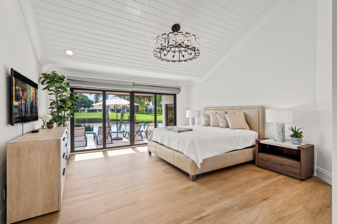 合同活跃: $3,700,000 (4 贝兹, 3 浴室, 3563 平方英尺)