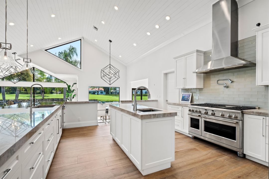 合同活跃: $3,700,000 (4 贝兹, 3 浴室, 3563 平方英尺)