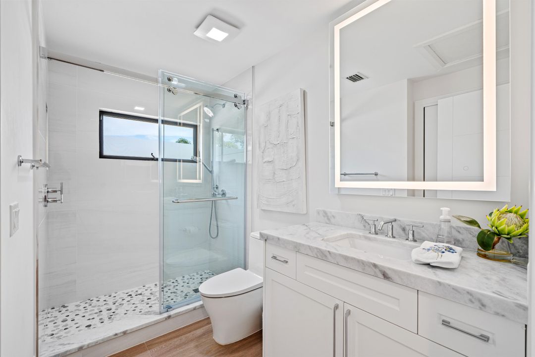 合同活跃: $3,700,000 (4 贝兹, 3 浴室, 3563 平方英尺)