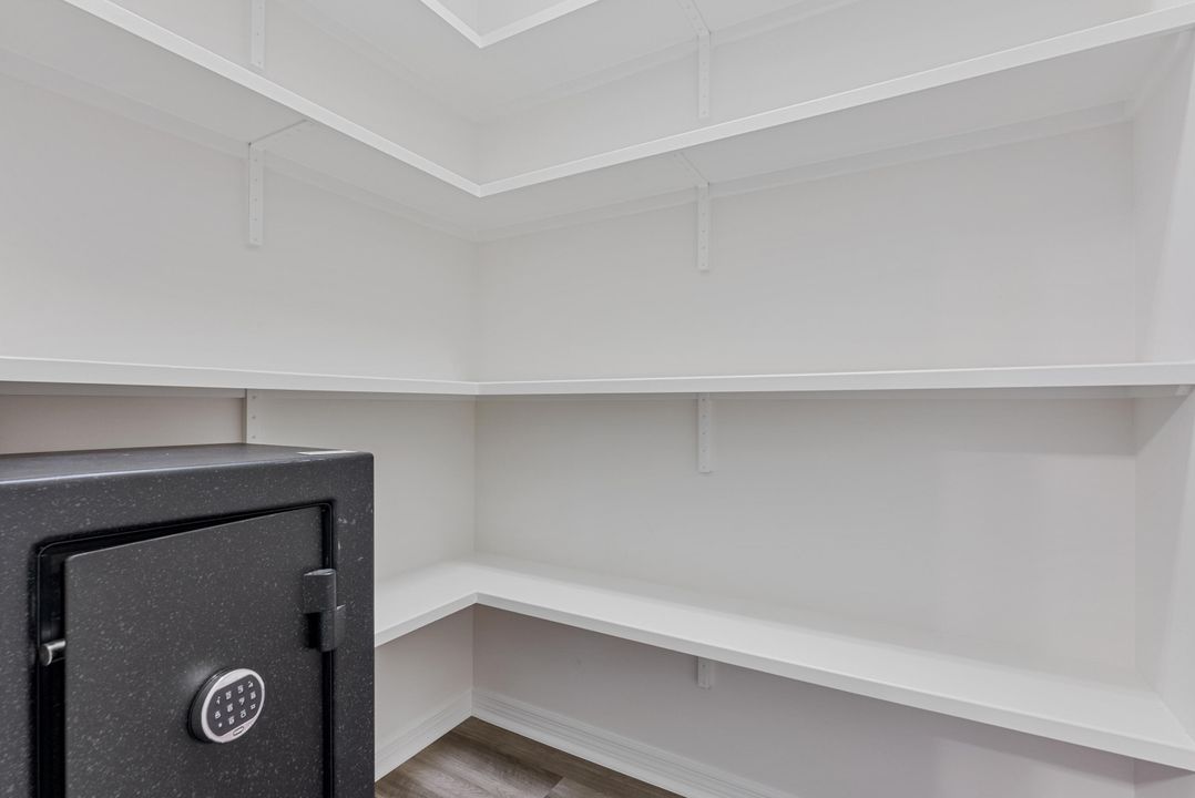 En Renta: $6,250 (3 camas, 3 baños, 2561 Pies cuadrados)