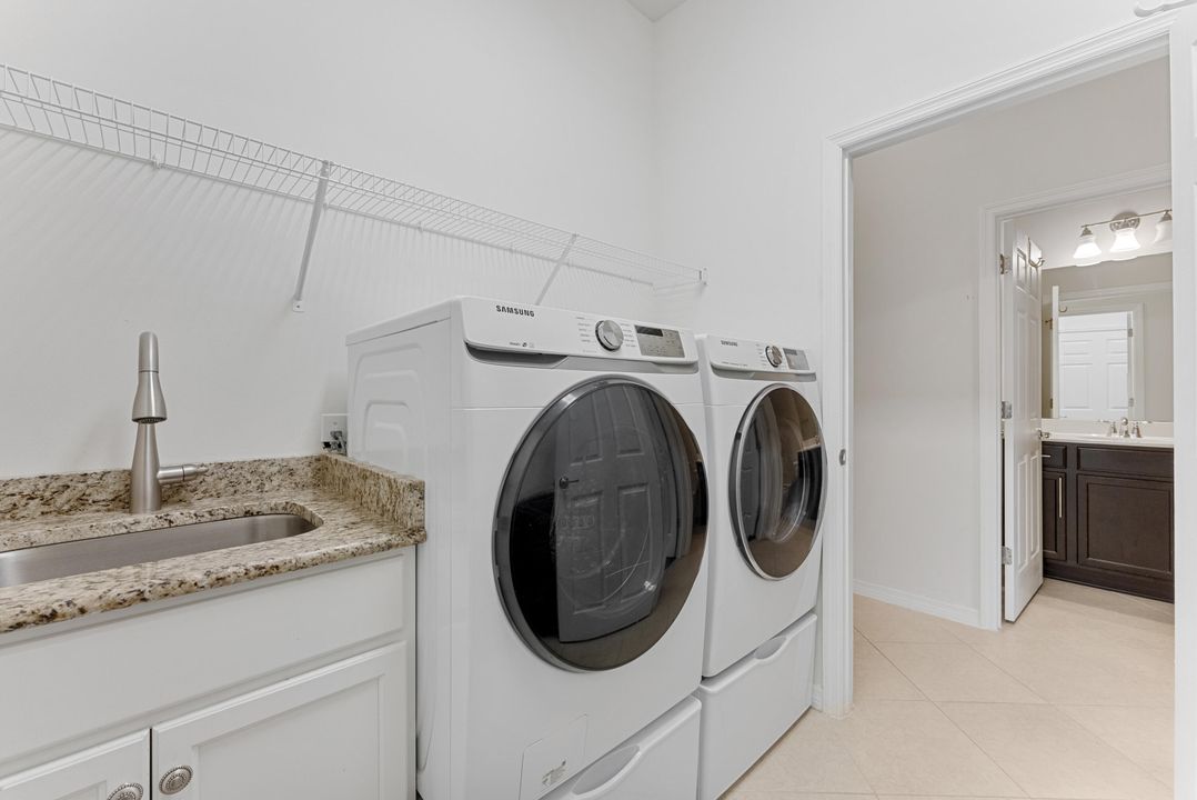 En Renta: $6,250 (3 camas, 3 baños, 2561 Pies cuadrados)