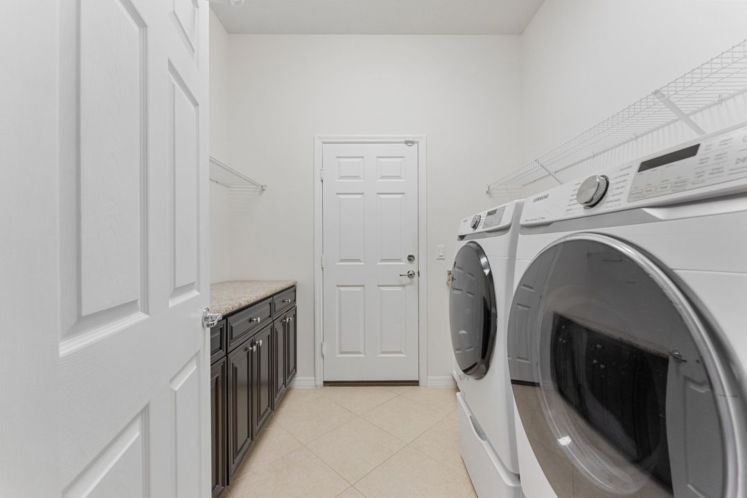 En Renta: $6,250 (3 camas, 3 baños, 2561 Pies cuadrados)