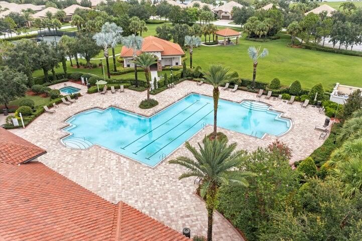 En Renta: $6,250 (3 camas, 3 baños, 2561 Pies cuadrados)