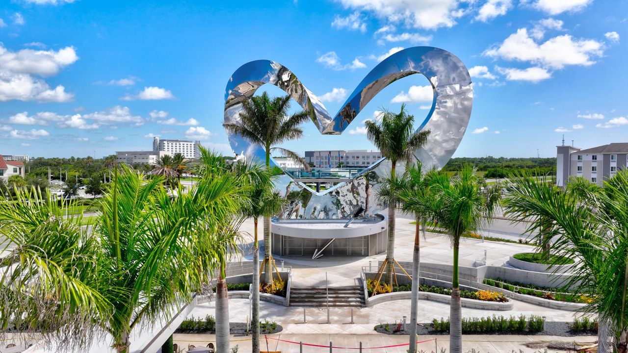 Active With Contract: $325,000 (2 beds, 2 baths, 1680 Square Feet)