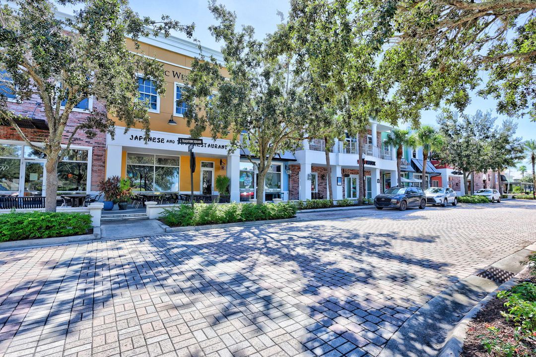 Active With Contract: $325,000 (2 beds, 2 baths, 1680 Square Feet)