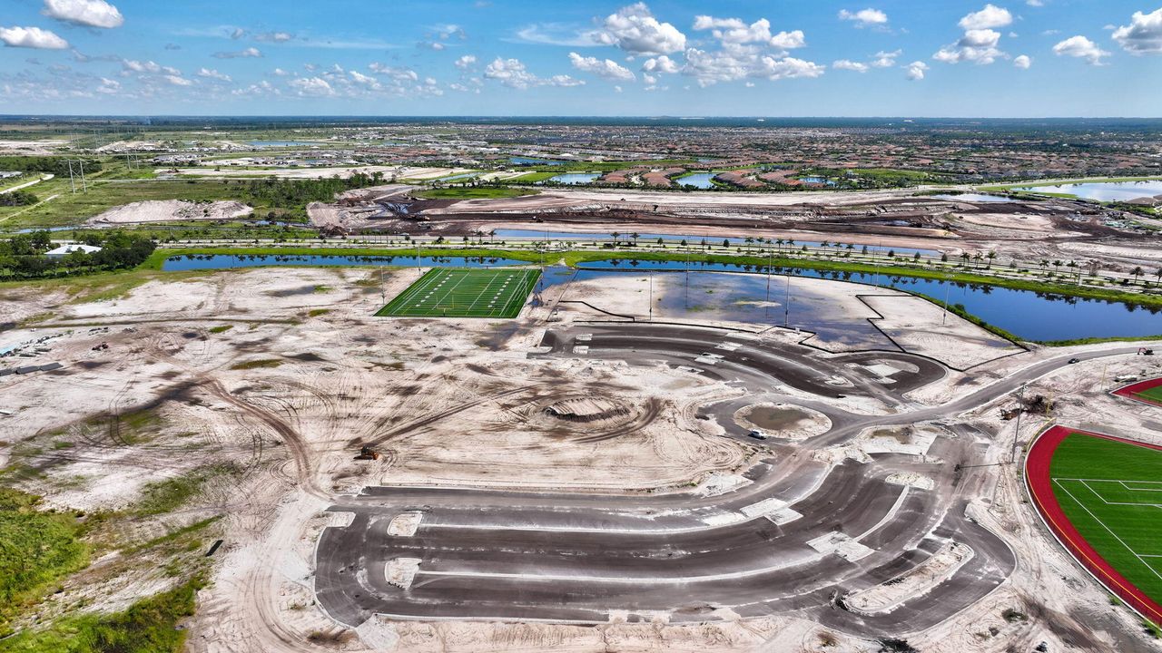 Active With Contract: $325,000 (2 beds, 2 baths, 1680 Square Feet)