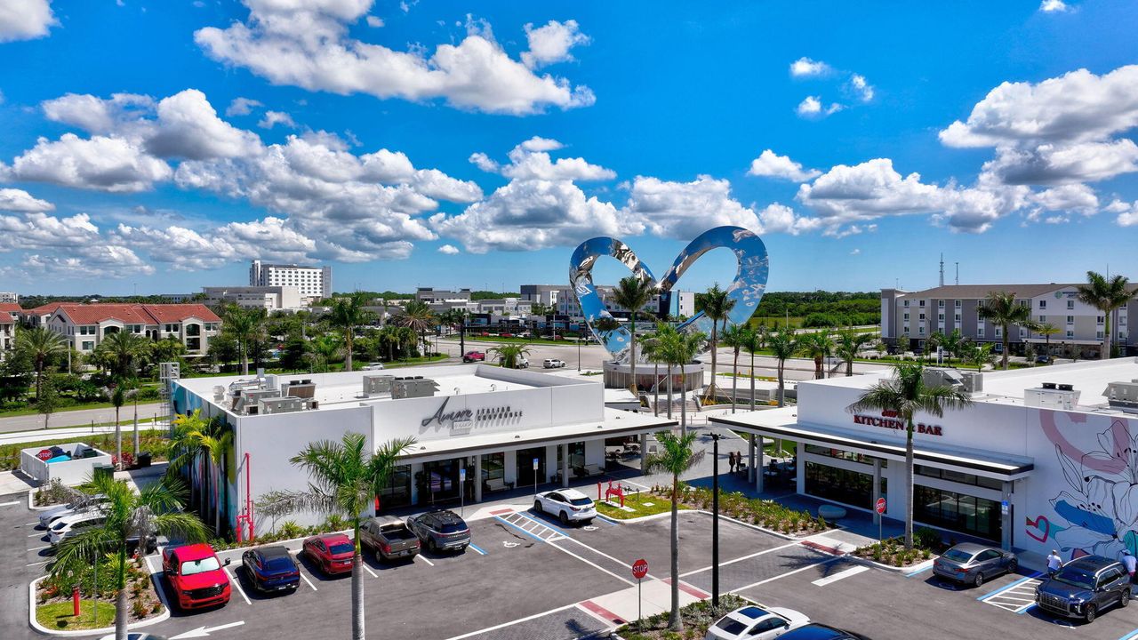 Active With Contract: $325,000 (2 beds, 2 baths, 1680 Square Feet)