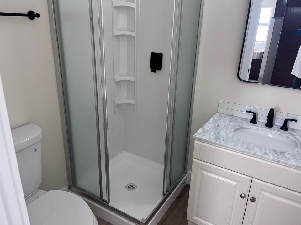 合同活跃: $799,000 (4 贝兹, 3 浴室, 1900 平方英尺)