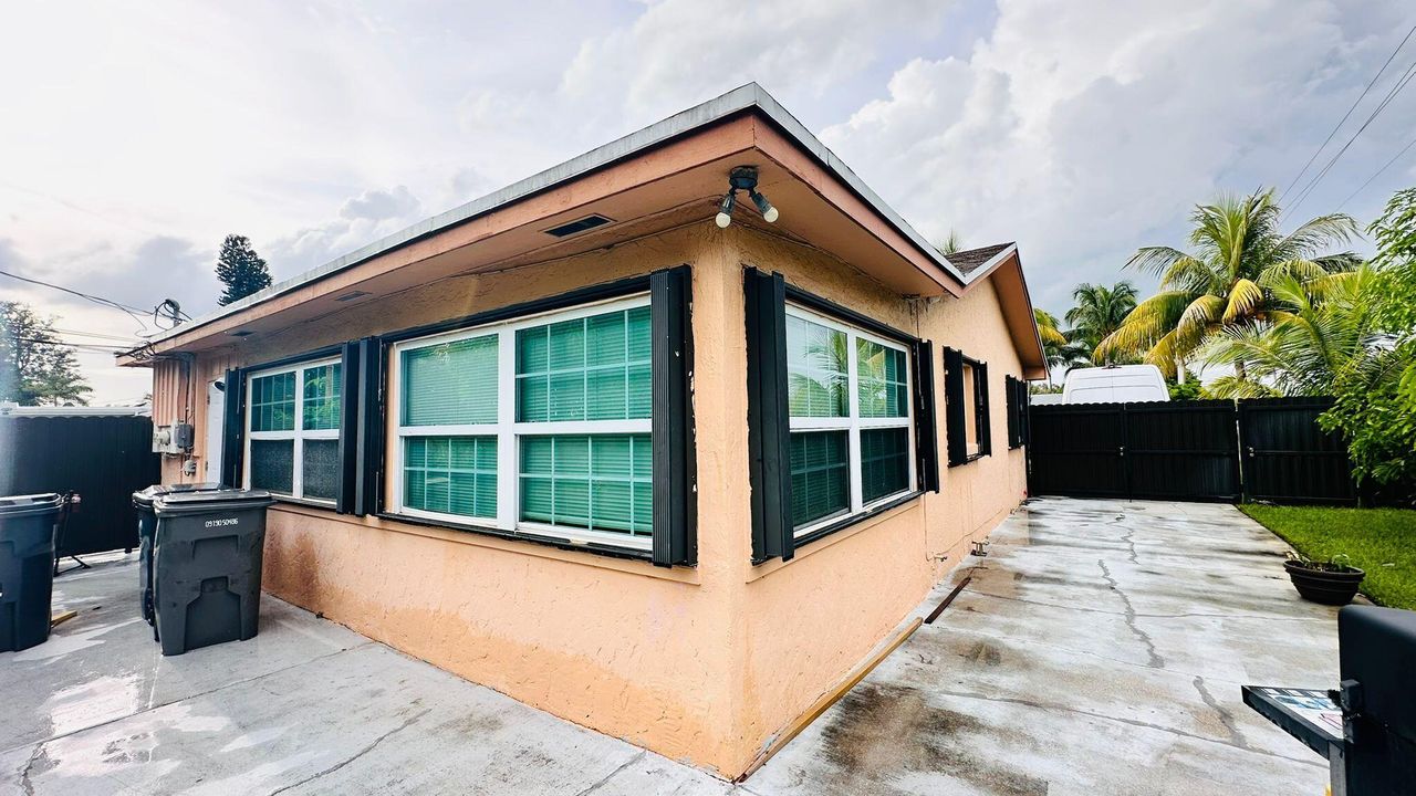 Recientemente alquilado: $2,500 (3 camas, 1 baños, 2294 Pies cuadrados)