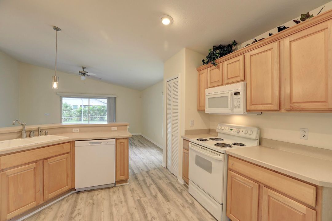 На продажу: $395,000 (3 спален, 2 ванн, 1717 Квадратных фут)