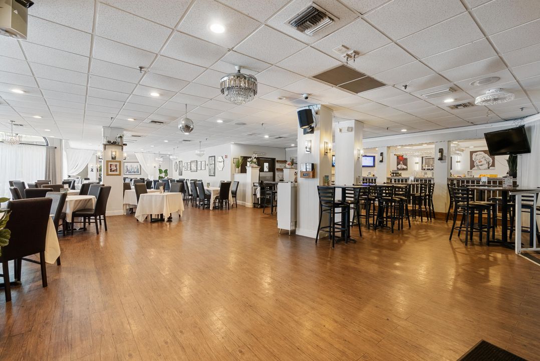 For Sale: $98,000 (1 beds, 1 baths, 854 Square Feet)