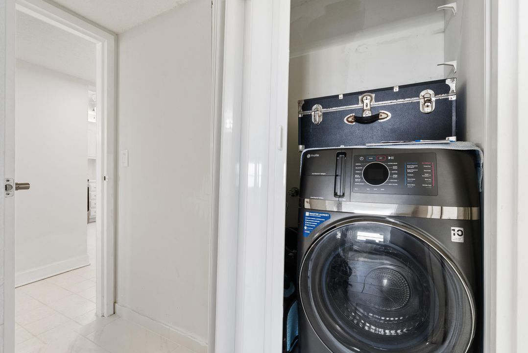 For Sale: $98,000 (1 beds, 1 baths, 854 Square Feet)