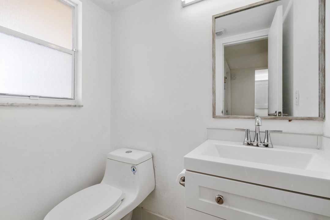 For Sale: $98,000 (1 beds, 1 baths, 854 Square Feet)