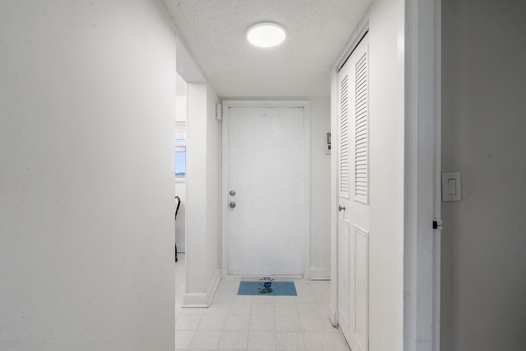 For Sale: $98,000 (1 beds, 1 baths, 854 Square Feet)