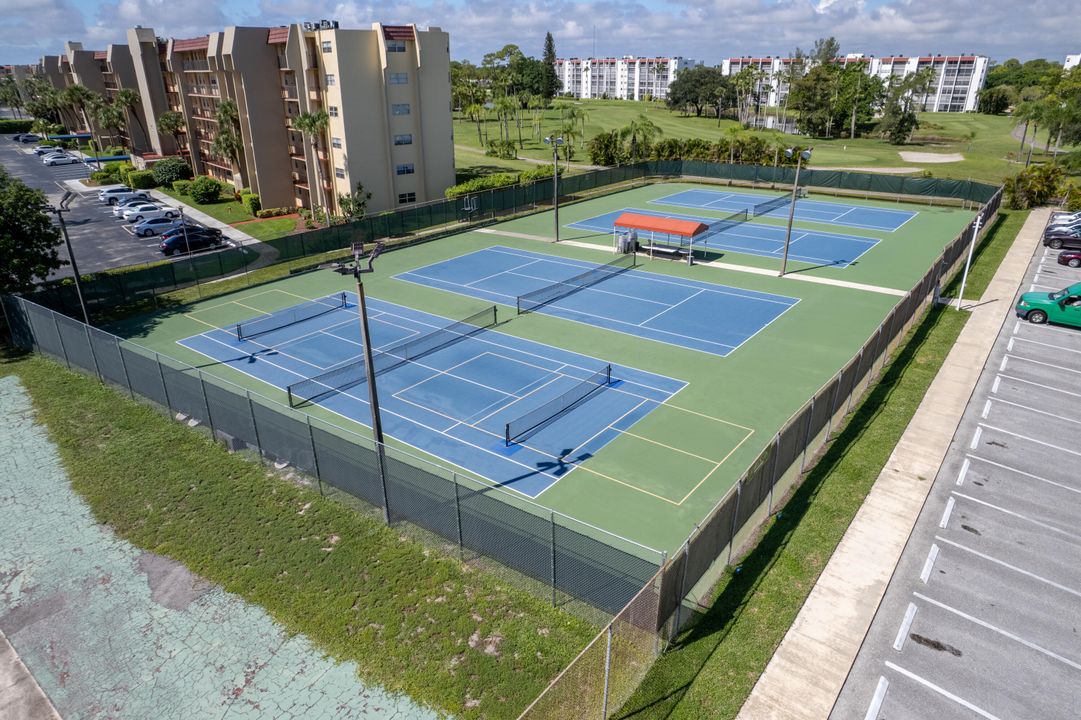 For Sale: $98,000 (1 beds, 1 baths, 854 Square Feet)