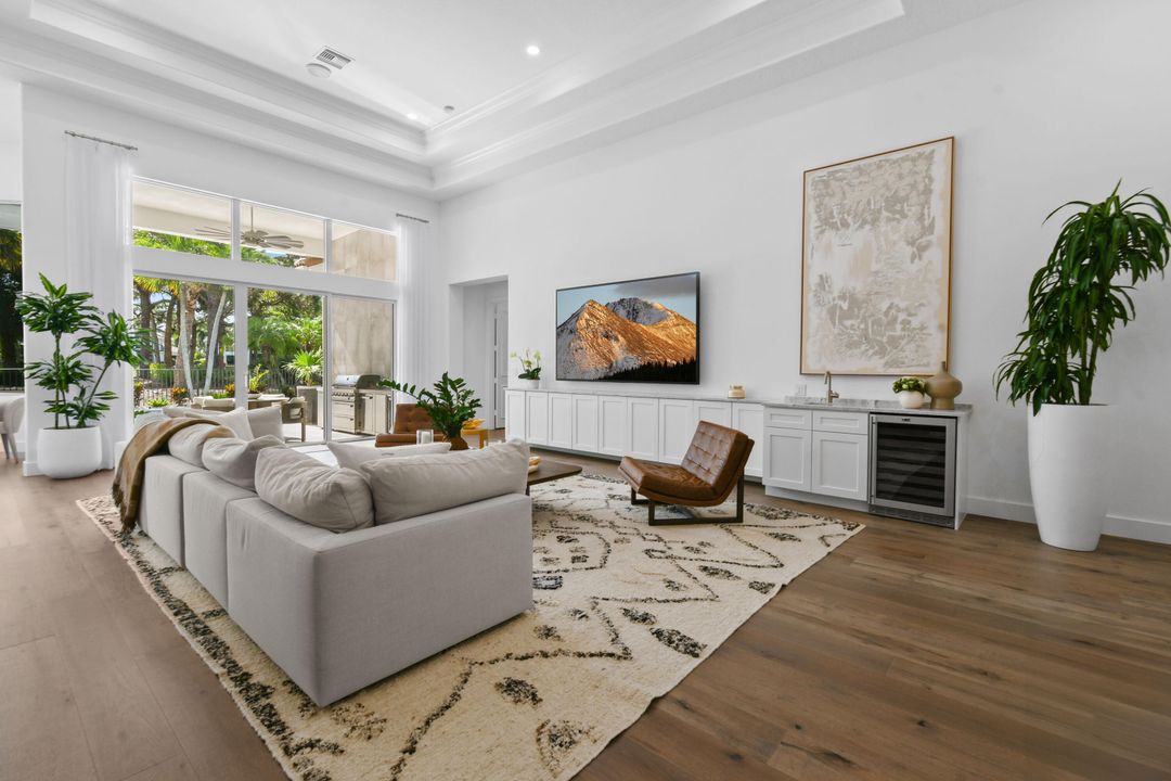 Active With Contract: $3,690,000 (3 beds, 3 baths, 3746 Square Feet)