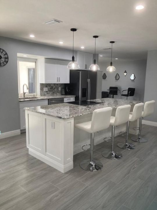 For Rent: $1,750 (4 beds, 2 baths, 1573 Square Feet)