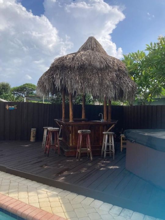 For Rent: $1,750 (4 beds, 2 baths, 1573 Square Feet)