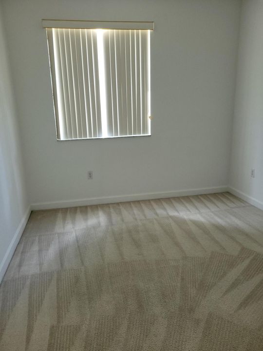 合同活跃: $1,800 (3 贝兹, 2 浴室, 1166 平方英尺)