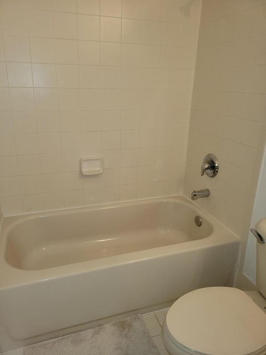 合同活跃: $1,800 (3 贝兹, 2 浴室, 1166 平方英尺)