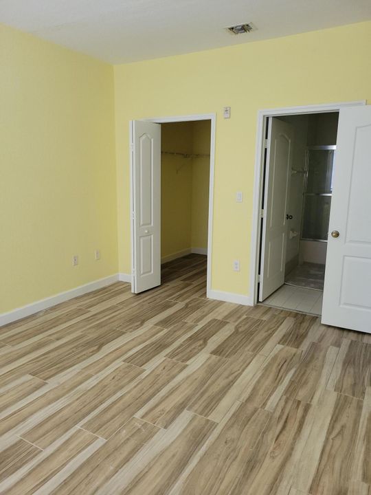 合同活跃: $1,800 (3 贝兹, 2 浴室, 1166 平方英尺)