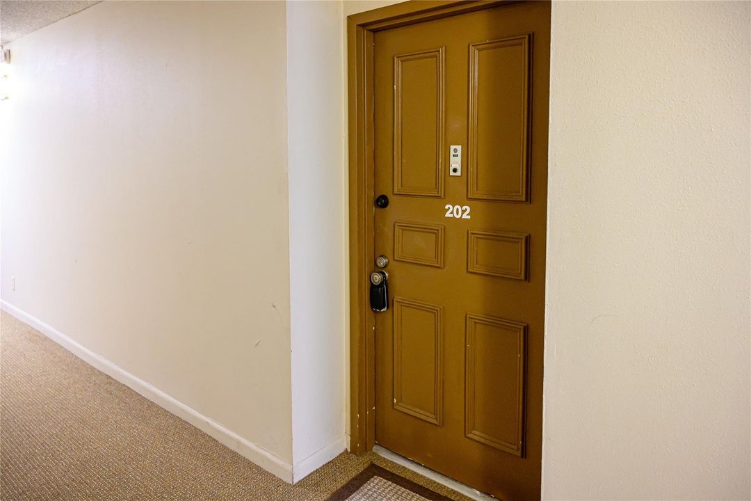 待售: $90,000 (1 贝兹, 1 浴室, 780 平方英尺)