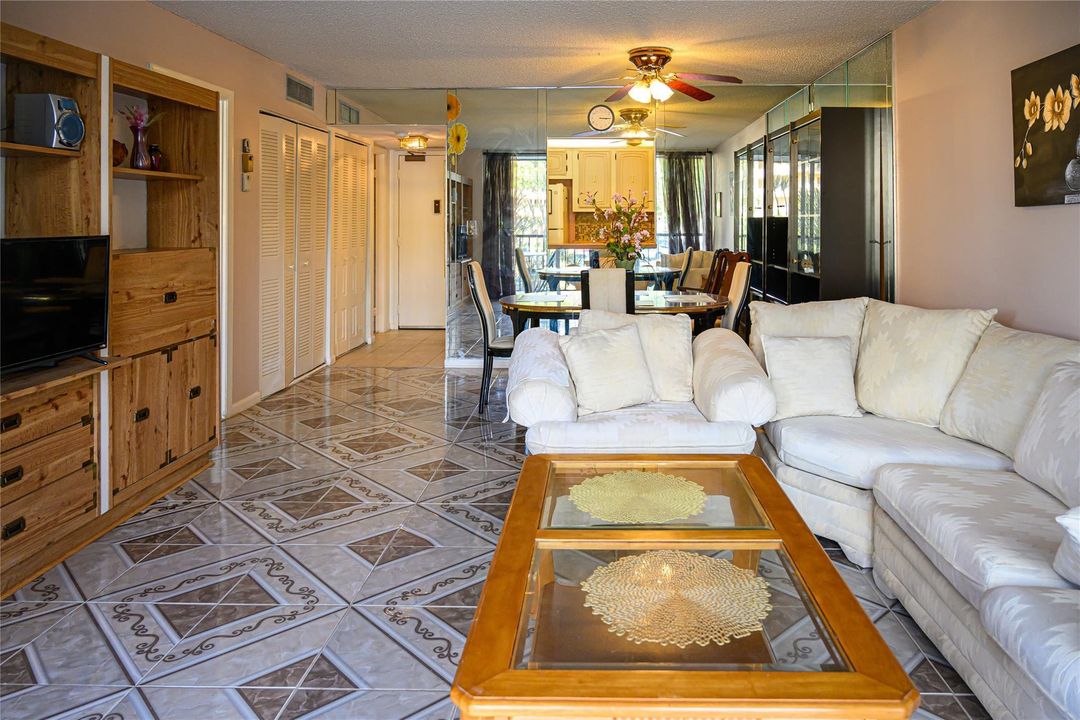 待售: $90,000 (1 贝兹, 1 浴室, 780 平方英尺)