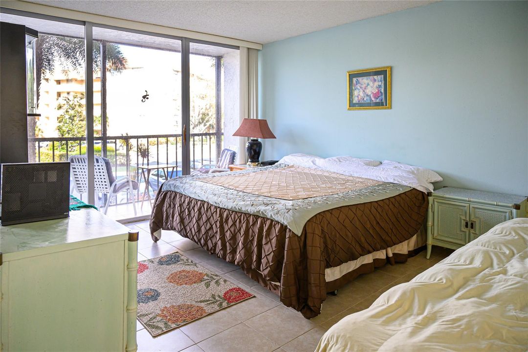 待售: $90,000 (1 贝兹, 1 浴室, 780 平方英尺)