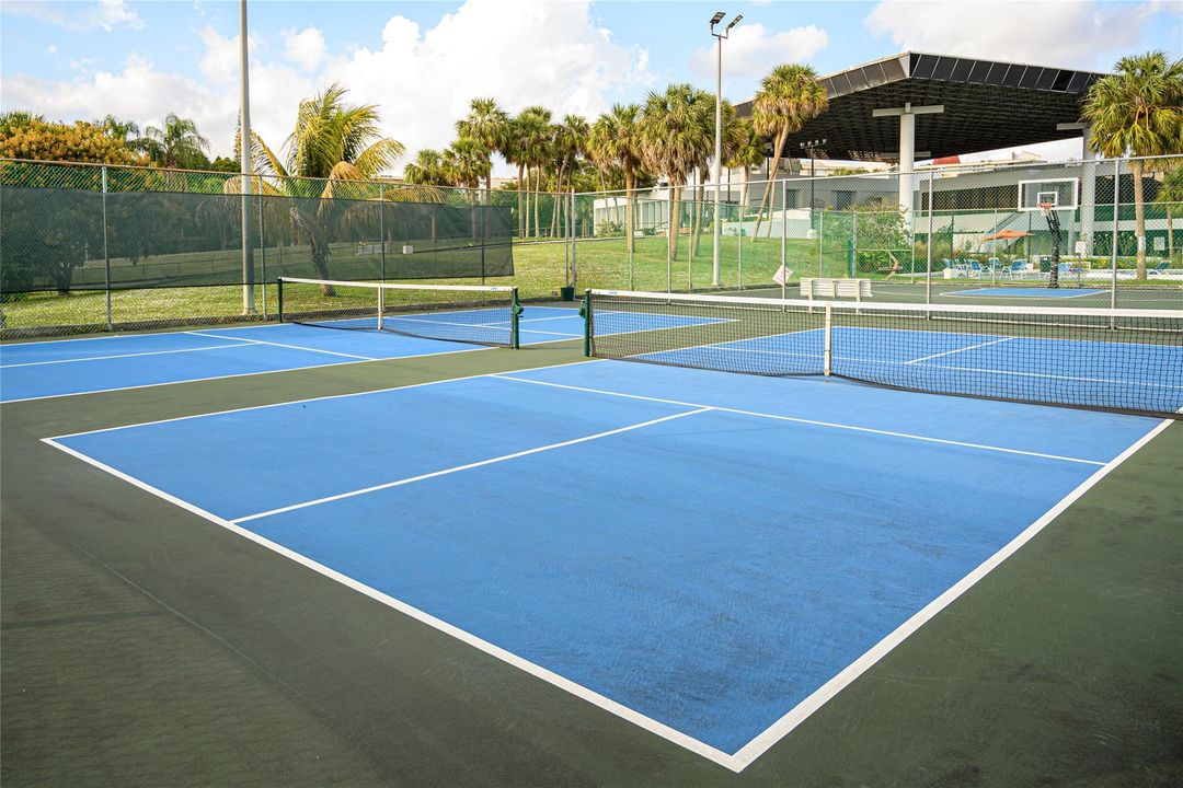 待售: $90,000 (1 贝兹, 1 浴室, 780 平方英尺)