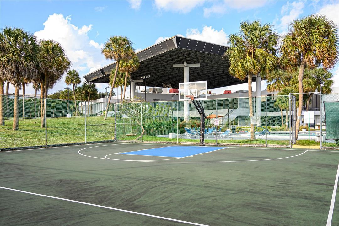 待售: $90,000 (1 贝兹, 1 浴室, 780 平方英尺)