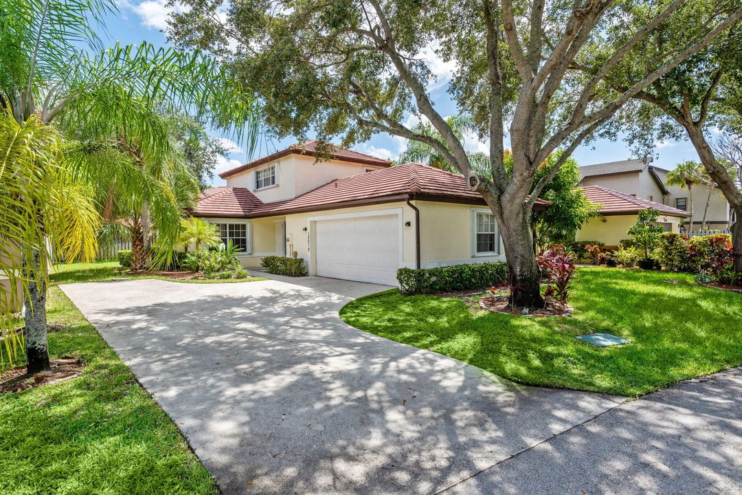 Recently Rented: $3,000 (3 beds, 2 baths, 1397 Square Feet)