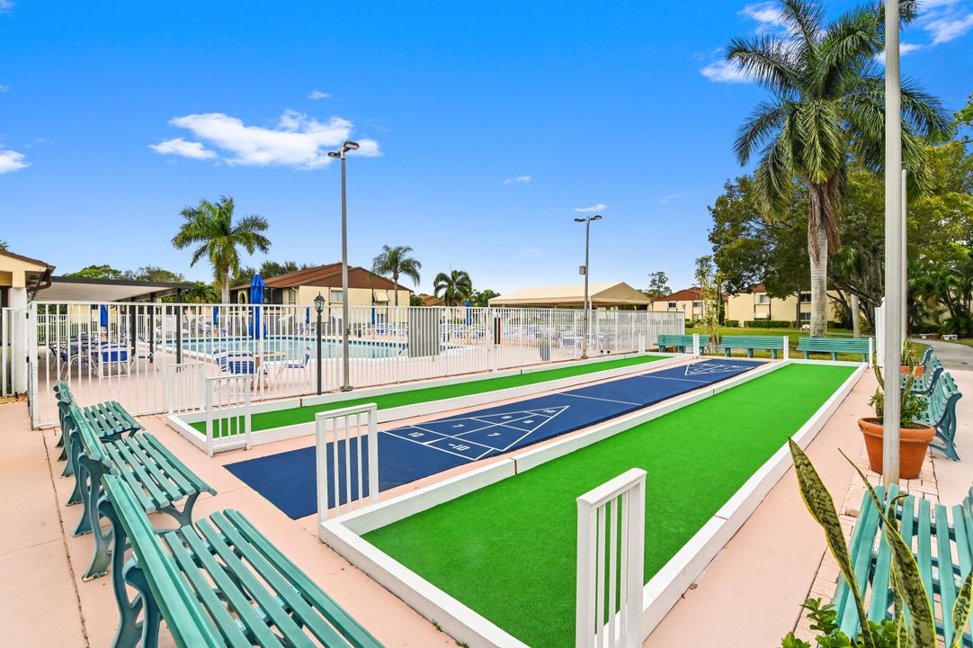 Active With Contract: $160,000 (2 beds, 2 baths, 924 Square Feet)