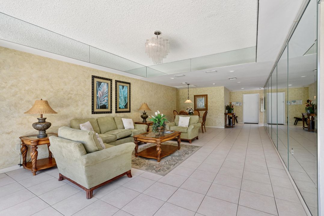 Active With Contract: $249,000 (1 beds, 1 baths, 550 Square Feet)